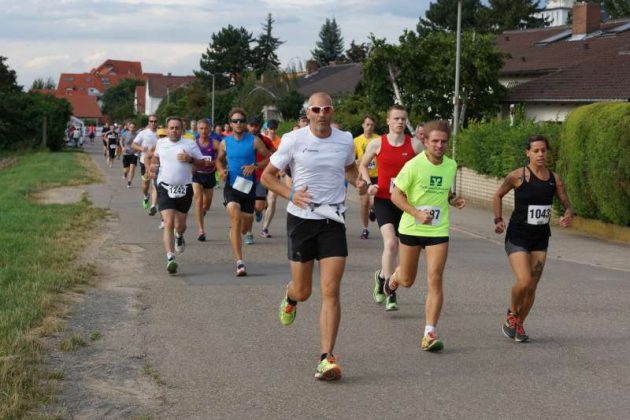 Start des Hauptlaufs (10 km) (Foto: Holger Knecht)