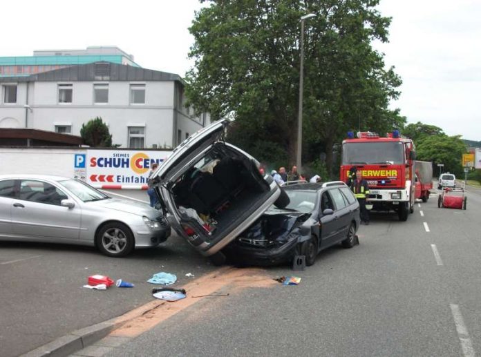 Drei PKW waren beteiligt (Foto: Feuerwehr Bad Kreuznach)