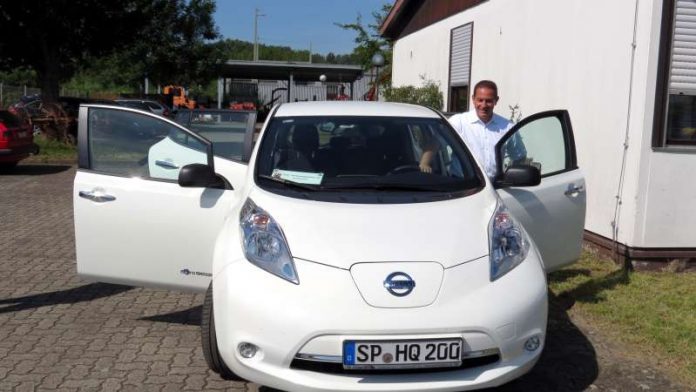SGD Süd Elektroauto Dr. Hannes Kopf. Zum Kennzeichen: mit HQ200 bezeichnen Fachleute ein 200-jährliches Hochwasser. (Foto: SGD Süd)