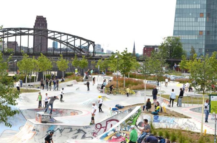 Skateranlage im Hafenpark (Foto: Grünflächenamt, Stadt Frankfurt am Main)