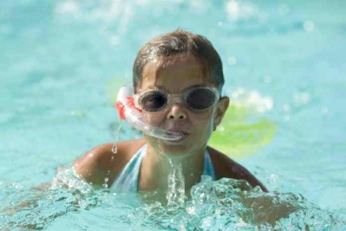 Jugendliche Schwimmerin (Foto: Stadt Lorsch)