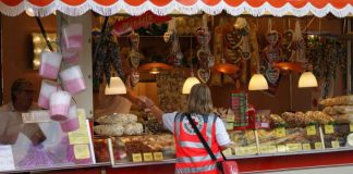 DRK-Helferin auf dem Heinerfest (Foto: DRK Darmstadt)