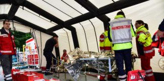 Versorgung der Übungsverletzten auf dem Behandlungsplatz (Foto: Kreisverwaltung Bad Dürkheim)