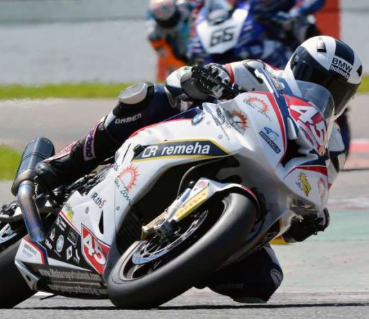 Vorjahressieger Jan Bühn (Kronau/BMW) fuhr in Zolder/Belgien zweimal auf das Podium (Foto: Hermann Rüger)