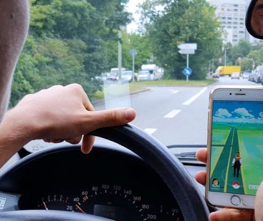 Pokemon Go: Nichts für den Straßenverkehr (Foto: ADAC)