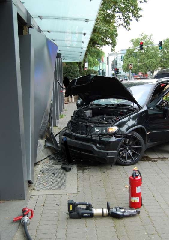 Verkehrsunfall an Tourist-Information (Foto: Polizei)