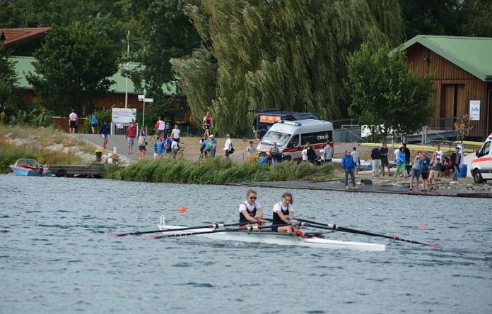 Der Breisacher Ruderverein sorgt vor Ort auf dem gestauten Rhein für einen reibungslosen Ablauf der Wettkämpfe (Foto: Christiane Quirin)