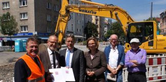 Stefan Majer bei Übergabe der Förderbescheide für U5-Stationen 'Musterschule' und 'Glauburgstraße' (Foto: VGF)