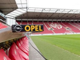 Opel-Schriftzug im Stadion von Mainz 05 (Foto: Stephan Dinges)