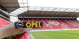 Opel-Schriftzug im Stadion von Mainz 05 (Foto: Stephan Dinges)