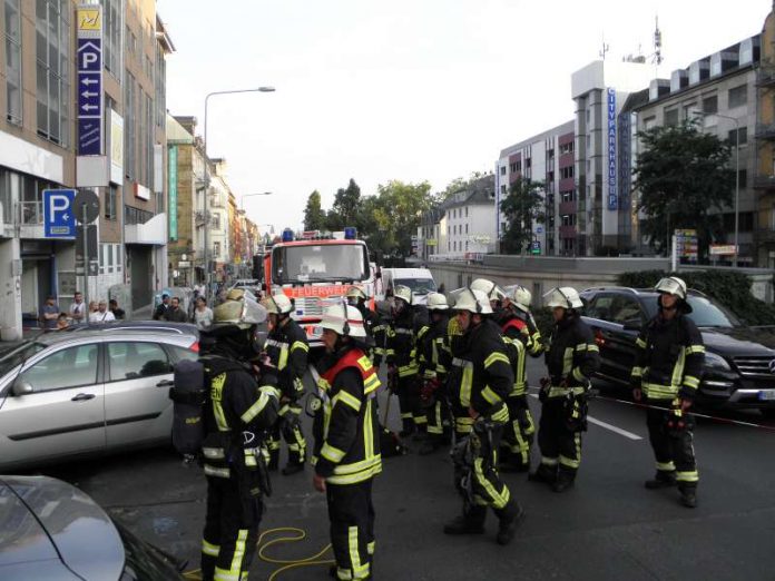 Wiesbaden Kellerbrand in der Schwalbacher Straße Aufgrund des schnellen Eingreifens der Feuerwehr konnte ein Gebäudeschaden verhindert werden (Foto: Feuerwehr Wiesbaden)