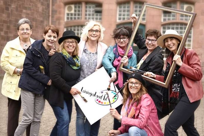 Die Künstlergruppe „LeiningerLandArt“, bestehend aus Ilka Bengel, Waleska Bürger, Veronika Haaß, Dr. Birgit Jung, Heidi Niederhöfer, Beatrix Nissle, Marion Schacht und Gabi Teubner lädt ein (Foto: Stadtverwaltung Grünstadt)