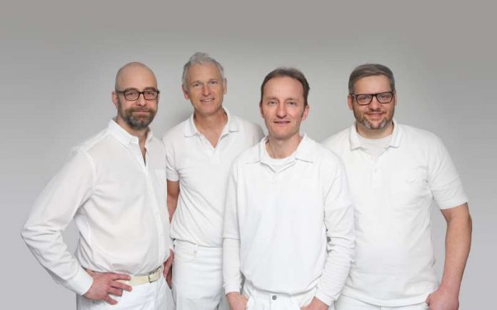 Dr. Christoph Brier, Prof. Dr. Markus Rittmeister, Dr. Dirk Eiwanger und Dr. Patrick Schmitt freuen sich über die Zertifizierung als Endoprothetikzentrum der Maximalversorgung (v.l.) (Foto: St. Elisabethen-Krankenhaus)