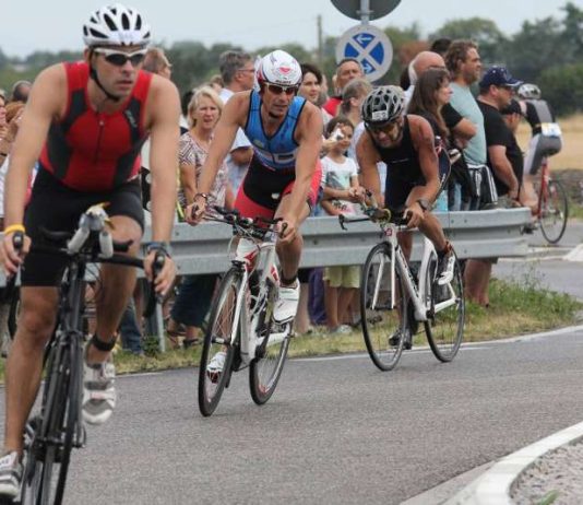 Triathlon Hotspot für die Zuschauer am Kreisel bei der Einfahrt zum Epplesee (Foto: FV Sportfreunde Forchheim, Abteilung Triathlon)