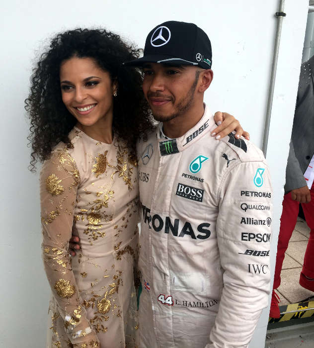 Patricia Meeden mit dem Formel1-Sieger Lewis Hamilton (Foto: BB Promotion)