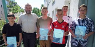 Fünf Schüler dürfen sich nun „Soziale Jungs“ nennen (Foto: Stadtverwaltung Neustadt an der Weinstraße)