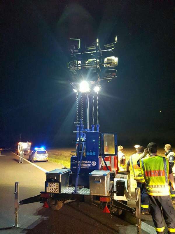 Das THW Germersheim leuchtete die Einsatzstelle aus (Foto: THW Germersheim)