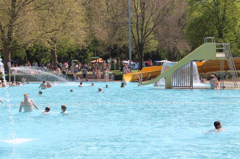 Turmbergbad (Foto: Stadt Karlsruhe - Bäderbetriebe)