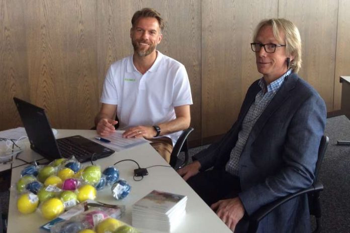 VG Dannstadt-Schauernheim Balance Check Bürgermeister Stefan Veth (r.) beim Balance Check mit Ralf Schmitt, Berater Betriebliches Gesundheitsmanagement bei der BARMER GEK. (Foto: BARMER GEK)