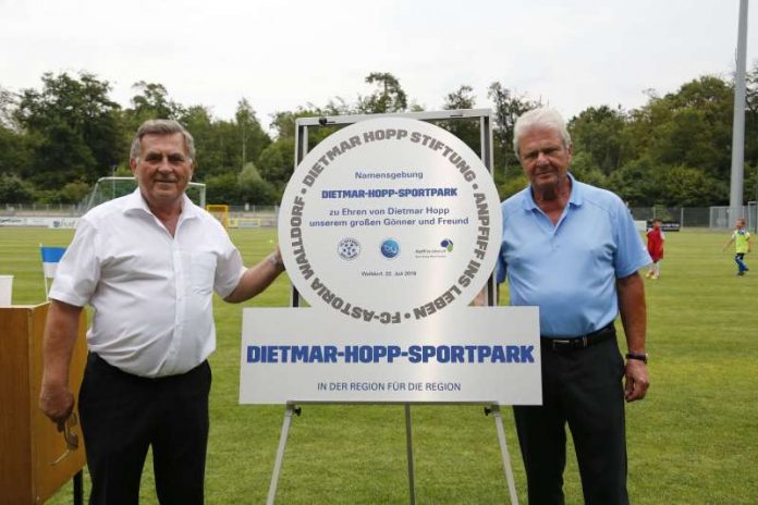 FCA-Präsident Willi Kempf mit Freund und Gönner Dietmar Hopp auf der Einweihungsfeier (Foto: Helmut Pfeifer)