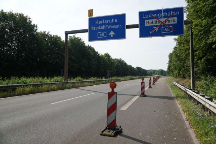 Die Überleitung der B271 von Deidesheim kommend auf die BAB65. Es ist nur ein Befahren in Fahrtrichtung Landau möglich. Wer nach Ludwigshafen fahren will, muss bei Neustadt-Süd nach der Ausfahrt drehen (Foto: Metropolnews)