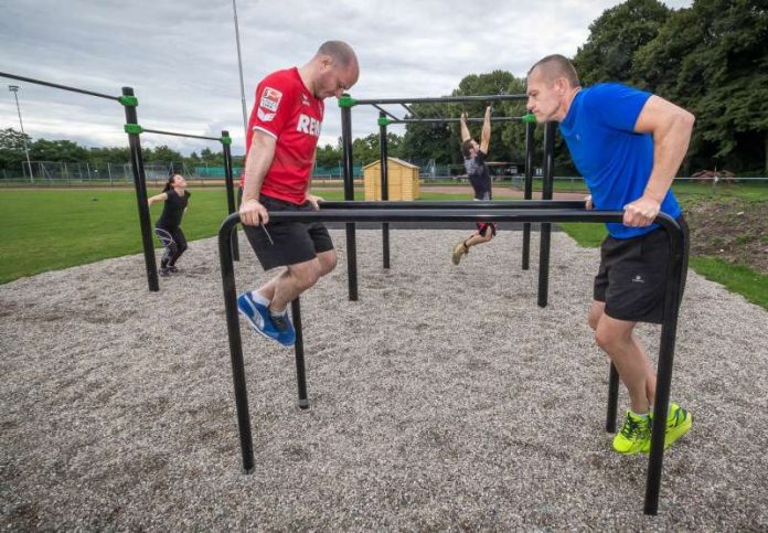 PSV Outdoor-Sportlange Am Sonntag wurde beim PSV Karlsruhe eine neue Outdoor-Fitnessanlage eröffnet. (Foto: Paul Needham )