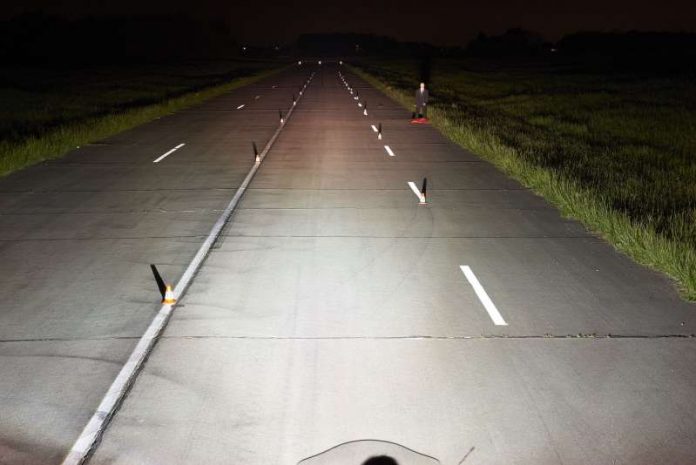 ADAC Motorradscheinwerfer: mehr Licht, mehr Sicherheit Sehen und gesehen werden, Lichttest Motorräder (Foto: ADAC)