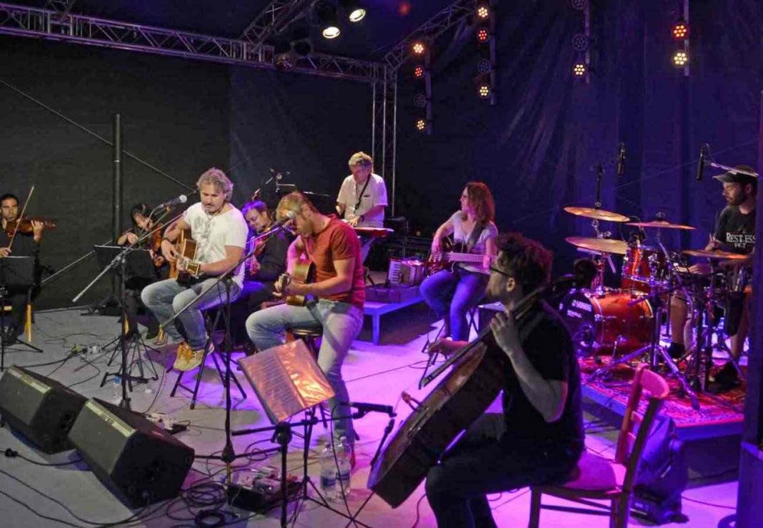 Graceland spielten in Neuleiningen (Foto: Helmut Dell)