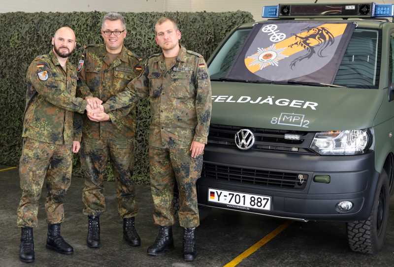 Hauptmann Jörn Mauer (rechts) der neue Chef des Feldjägerdienstkommandos