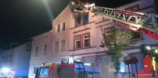 Feuer in einer Dachgeschosswohnung (Foto: Feuerwehr Frankfurt am Main)