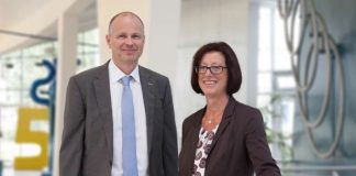 Ulrich Bäuerlein wird neuer Leiter des Haupt- und Personalamts, Sabine Vowinkel übernimmt die Leitung des Kämmereiamts (Foto Landratsamt Rhein-Neckar-Kreis)