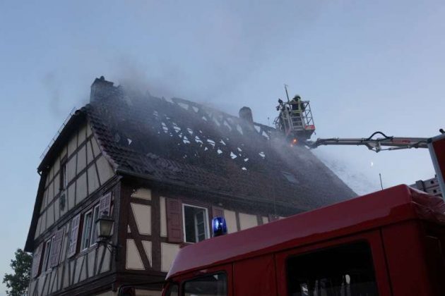 Hausbrand im Mandelring (Foto: Holger Knecht)