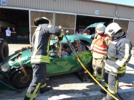 Einsatz des hydraulischen Spreizers (Foto: Stadt Kaiserslautern)