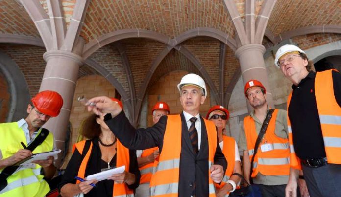 Feldmann_Baustellenbegehung_Altstadt_1_copyright_Bernd_Kammerer OB Peter Feldmann und Michael Guntersdorf bei Baustellenbegehung in der neuen Altstadt (Foto: Bernd Kammerer)
