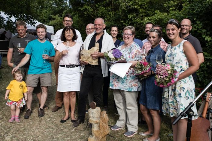 Gruppenbild Weissburgunder Foto von der Verleihung des 15. Weißburgunderpreis der Vereinigung Gast und Wein Ilbesheim (Foto: Timo Ziegler)