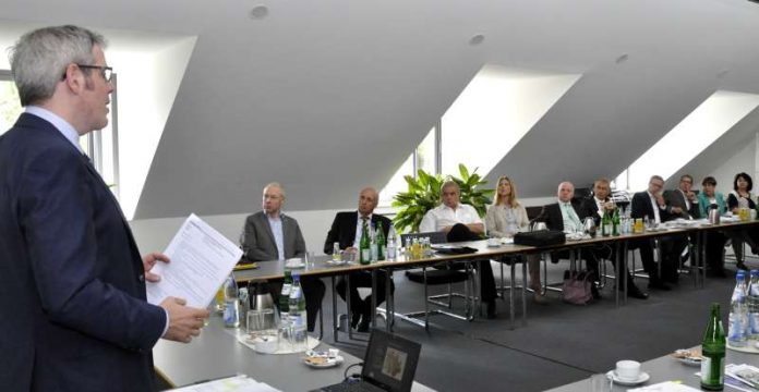 Mitgliederversammlung des Hessischen Tourismusverbandes im Kreis Bergstraße Landrat Christian Engelhardt sprach während der Mitgliederversammlung des Hessischen Tourismusverbandes im Kreis Bergstraße (Foto: Kreis Bergstraße)