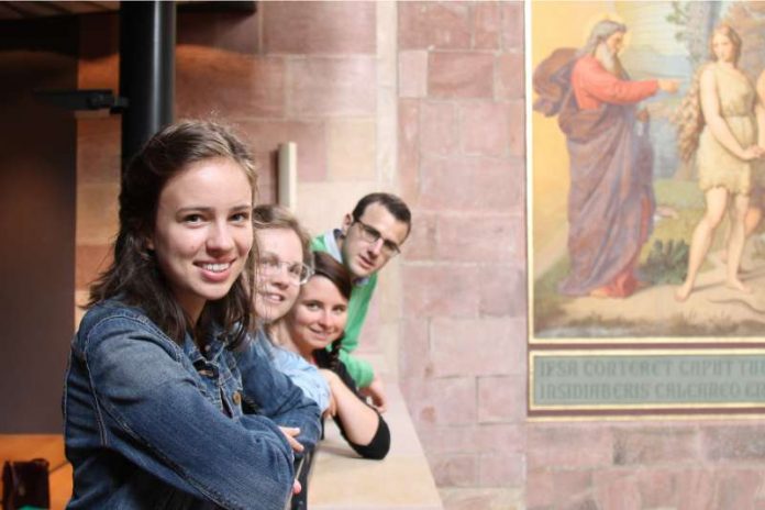 Die ARC-Domführer in Speyer v.l.n.r.: Miriam Lücke, Annelise Knitter, Alice Alexandre, Mateo Vicent Fanconi (Foto: Bistum Speyer)