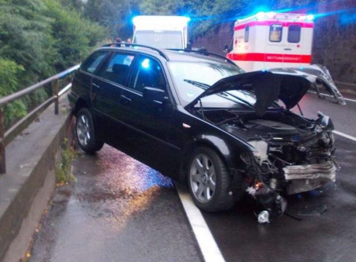 Der beschädigte PKW (Foto: Polizei)