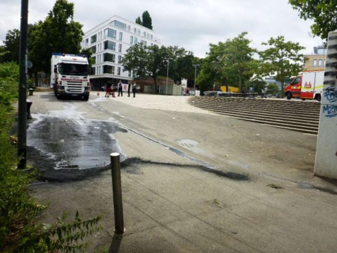 Ölschaden an der Malakoff-Terrasse (Foto: Feuerwehr Mainz)