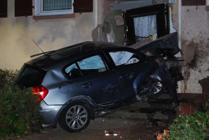 Verkehrsunfall in der Langenfeldstraße (Foto: Polizei)