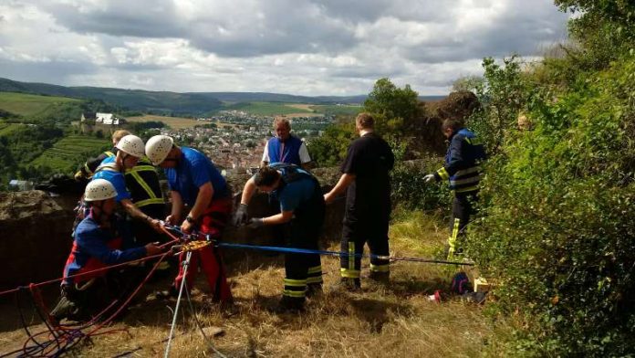 Einsatz auf der Burgruine Rheingrafenstein (Foto: Feuerwehr Bad Kreuznach)