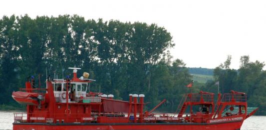 Feuerlöschboot (Foto: Stefan Gärth / Feuerwehr Wiesbaden)