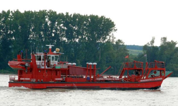 Feuerlöschboot (Foto: Stefan Gärth / Feuerwehr Wiesbaden)