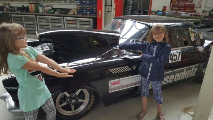 Die Kinder waren bei Red Line Motors zu Gast (Foto: Stadtverwaltung Neustadt an der Weinstraße)