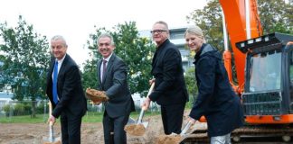 Frank Junker, OB Peter Feldmann, Gerhard Brand und Juliane Wittmann (Foto: Ralph Orlowski)