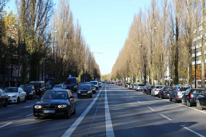 Verkehr in der Leopoldstraße (Foto: Pixabay)