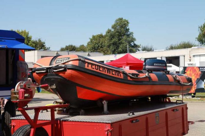 Symbolbild, Feuerwehr, Wasserrettung, Schlauchboot