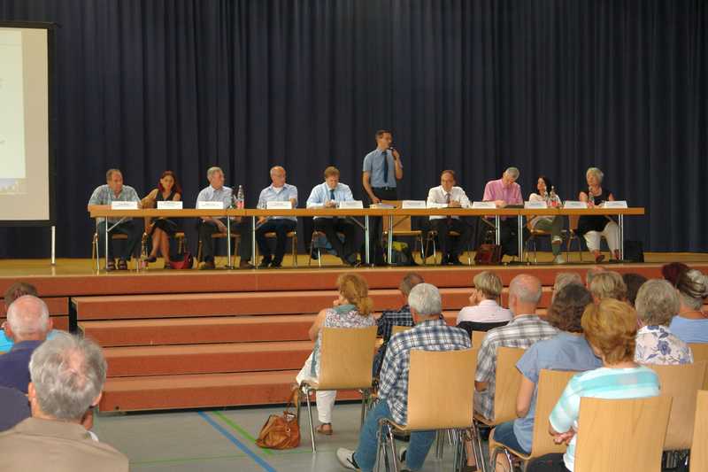 Konstruktiv und fair: die Infoveranstaltung Asyl mit anschließender Podiumsdiskussion in der Keltenhalle.