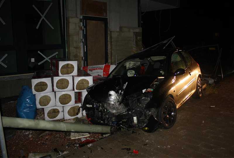 Autofahren in Verbindung mit Alkohol führt schnell zu einem Unfall mit meist teurem Ausgang für den Verursacher