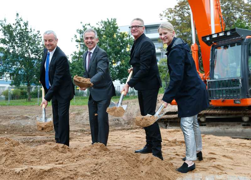 Frank Junker, OB Peter Feldmann, Gerhard Brand und Juliane Wittmann